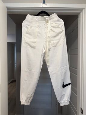 Nike White Women’s Joggers with Black Swoosh Accent